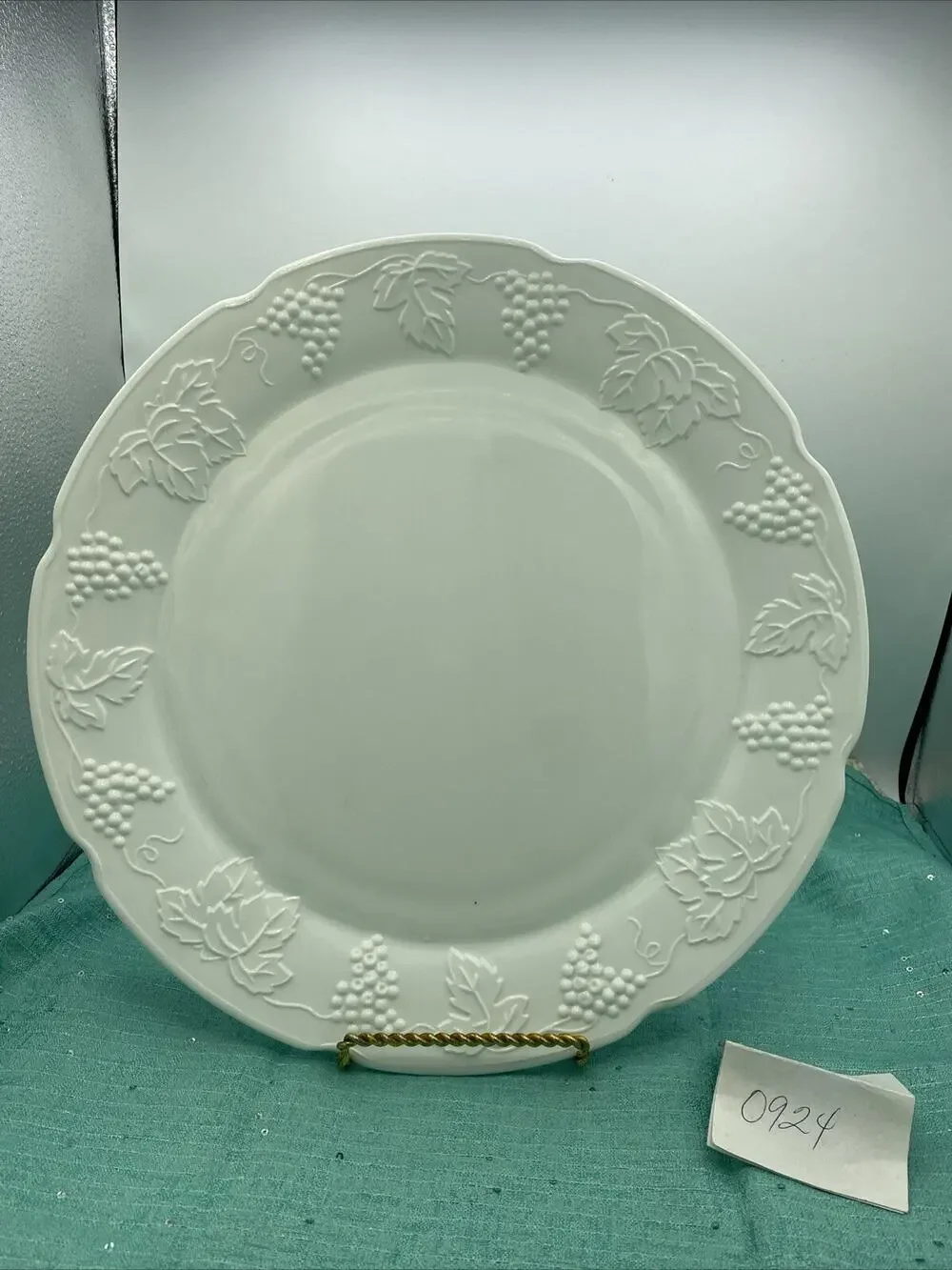 Vintage White Milk Glass 14” Round Platter Server Plate Harvest Grape Pattern EC